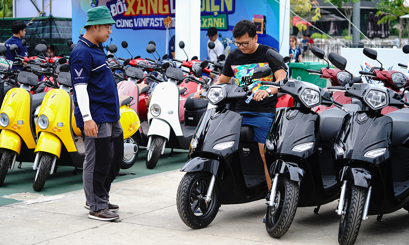 Prime Minister calls for accelerated electric vehicle transition, reduced reliance on fossil fuels