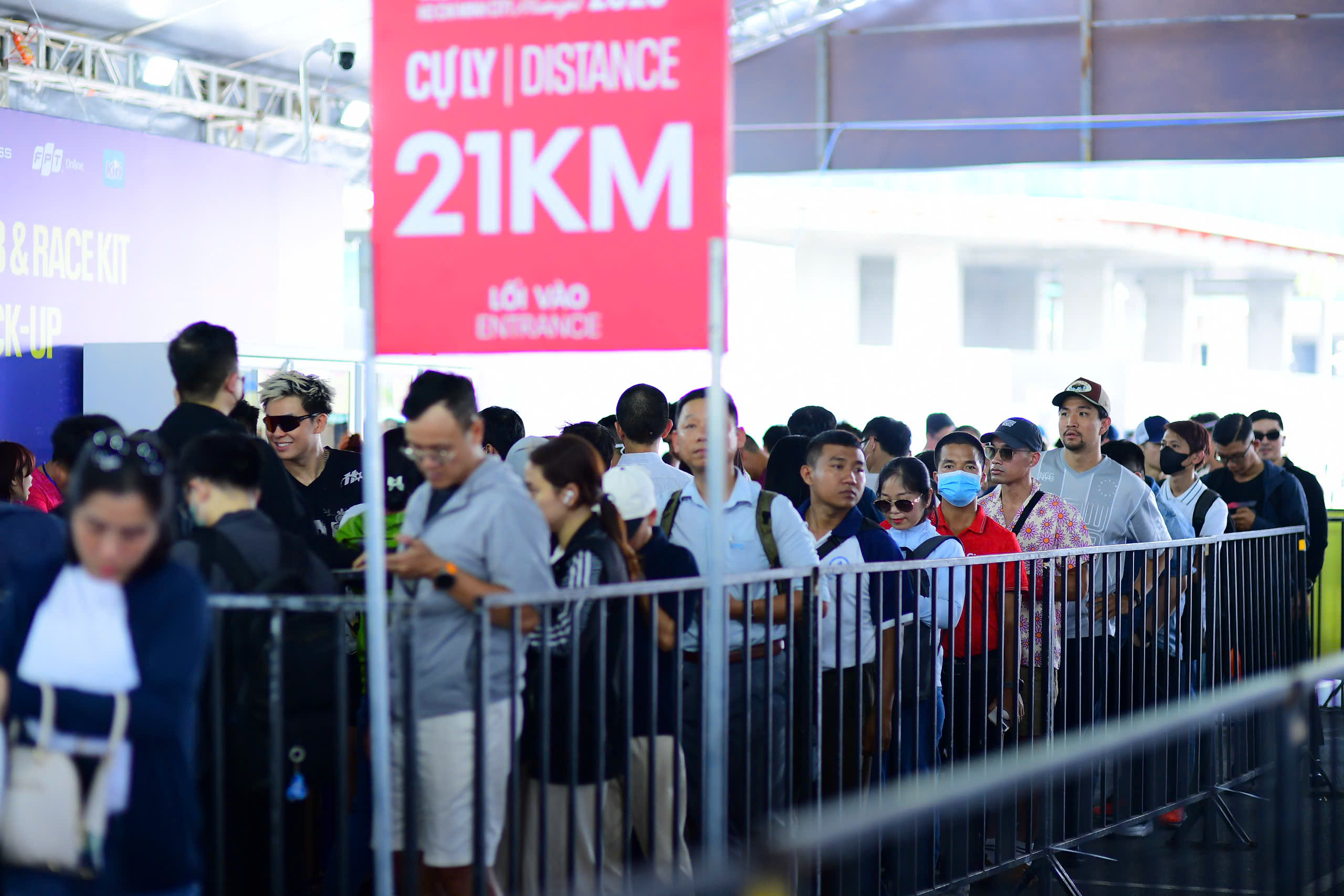 Runners queue for bibs at Ho Chi Minh City midnight marathon