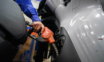 Politburo encourages public fuel conservation