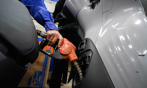 Politburo encourages public fuel conservation