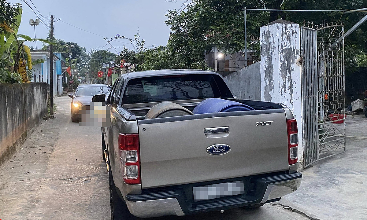 Police investigate pickup truck driver for deliberately blocking road