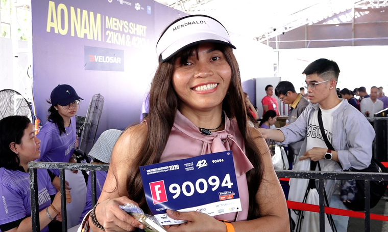 Female runner completes 42km in night marathon despite cancer diagnosis