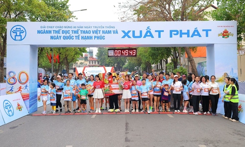 Pho De Nhat's presence at the 80th anniversary sports industry running race