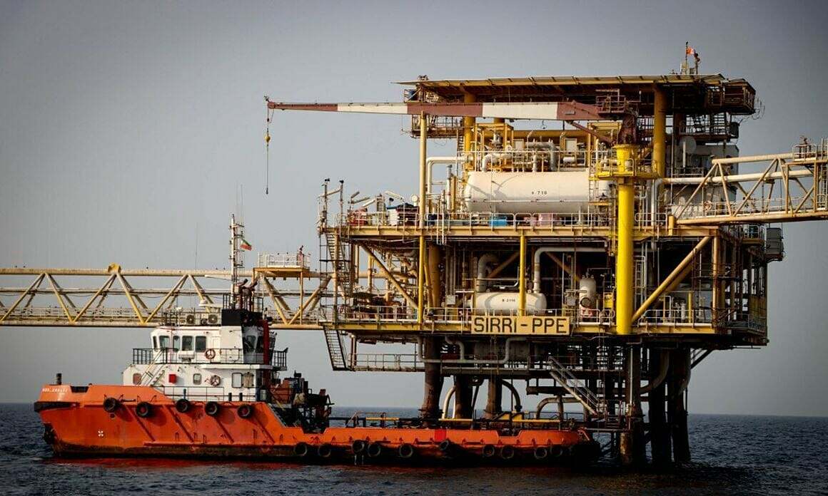 U.S. eases sanctions on Iranian oil