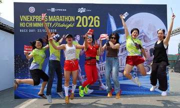 Runners flock to expo booths at Ho Chi Minh City night marathon