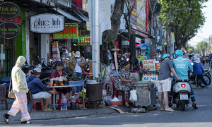 Da Nang prohibits business activities on sidewalks