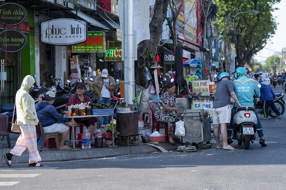 Da Nang prohibits business activities on sidewalks