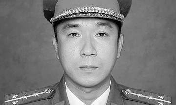 Posthumous promotion to major for police officer who died apprehending 'sand pirates'