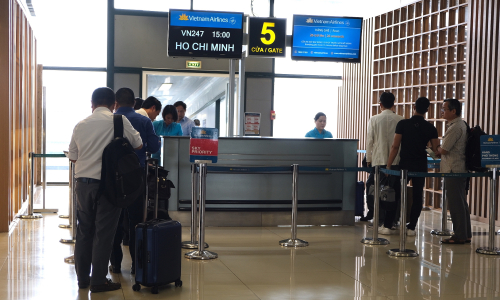 Why do passengers have to change boarding gates at the last minute?