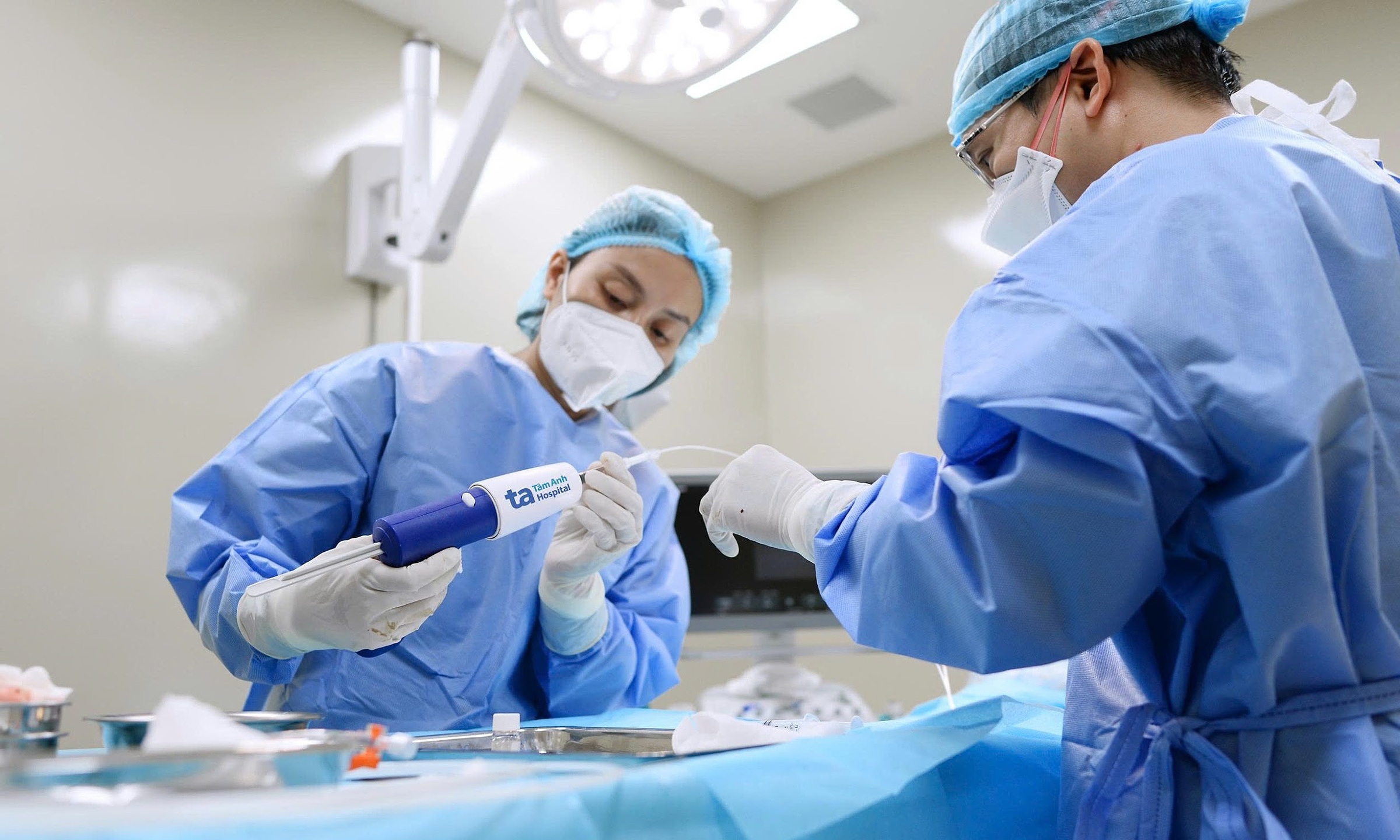 How does medical adhesive injection treat varicose veins?