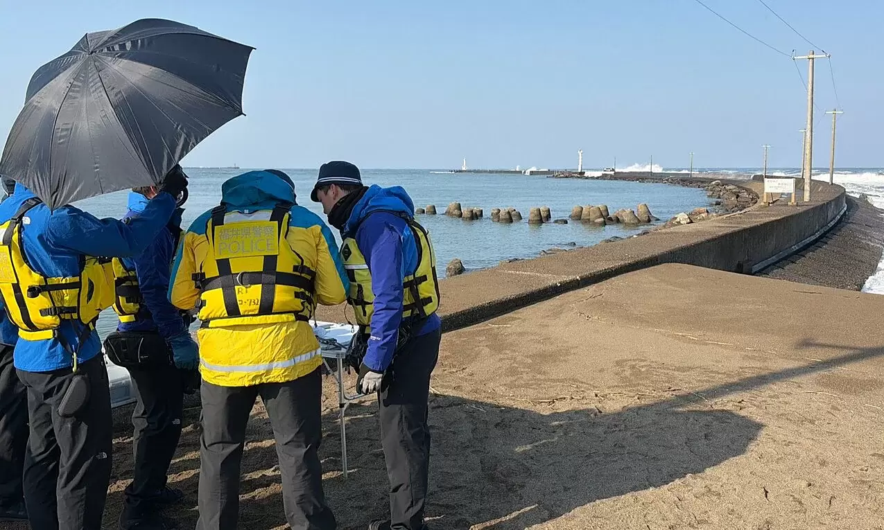 Three Vietnamese missing after being swept away by waves while fishing in Japan