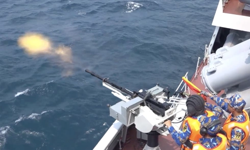 Vietnam - China navies conduct live-fire anti-piracy training