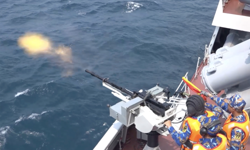 Vietnam - China navies conduct live-fire anti-piracy training