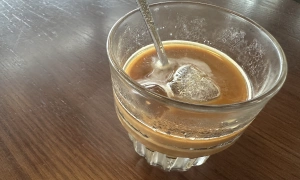 Can daily coffee consumption replace water intake?