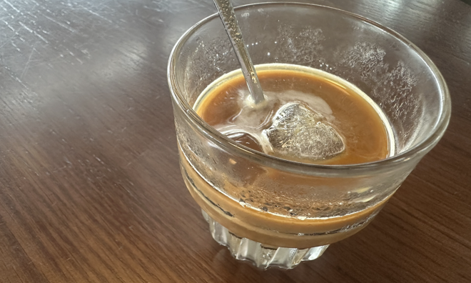 Can daily coffee consumption replace water intake?