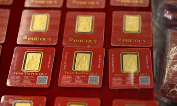 Each tael of gold further drops by 2 million dong