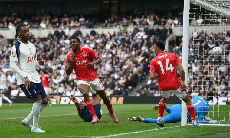 Tottenham 0-3 Nottingham Forest