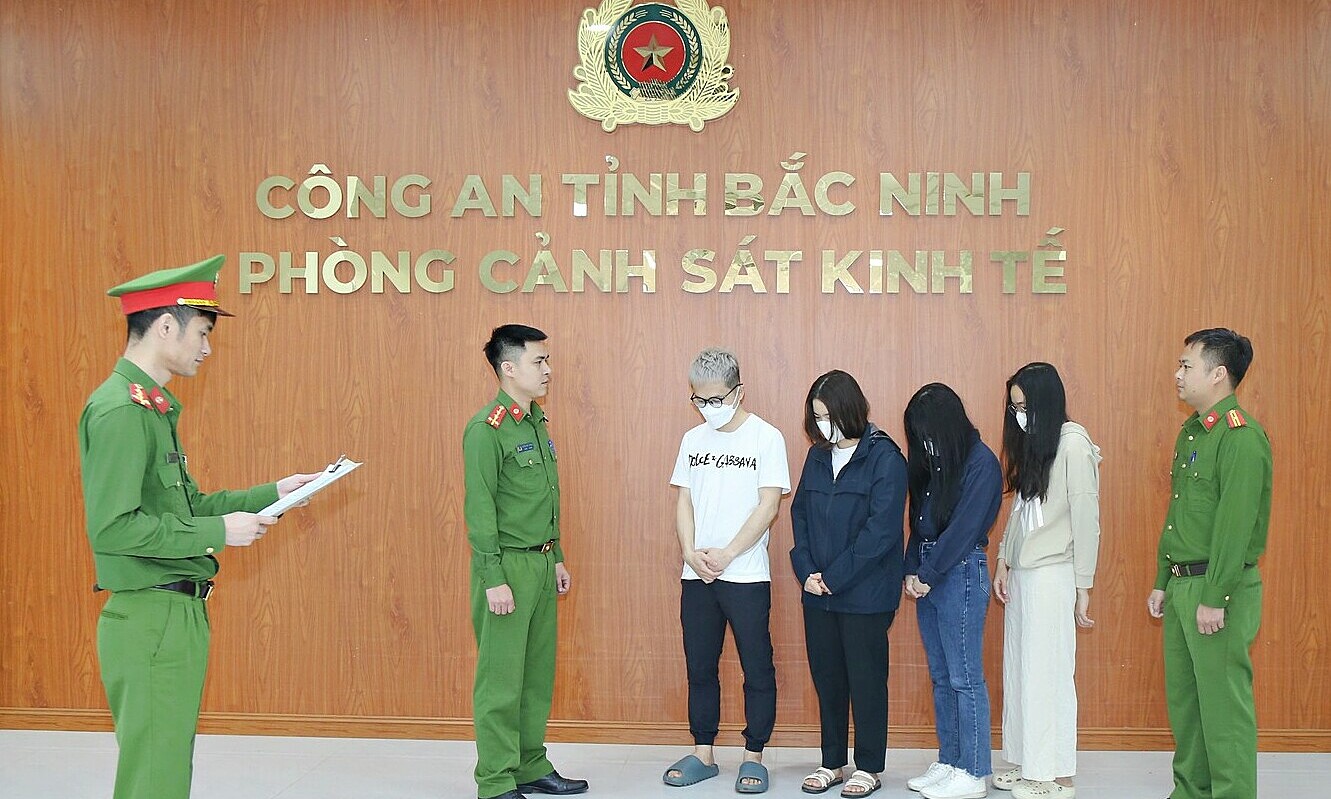 Scheme to use fake employment verification to qualify for social housing