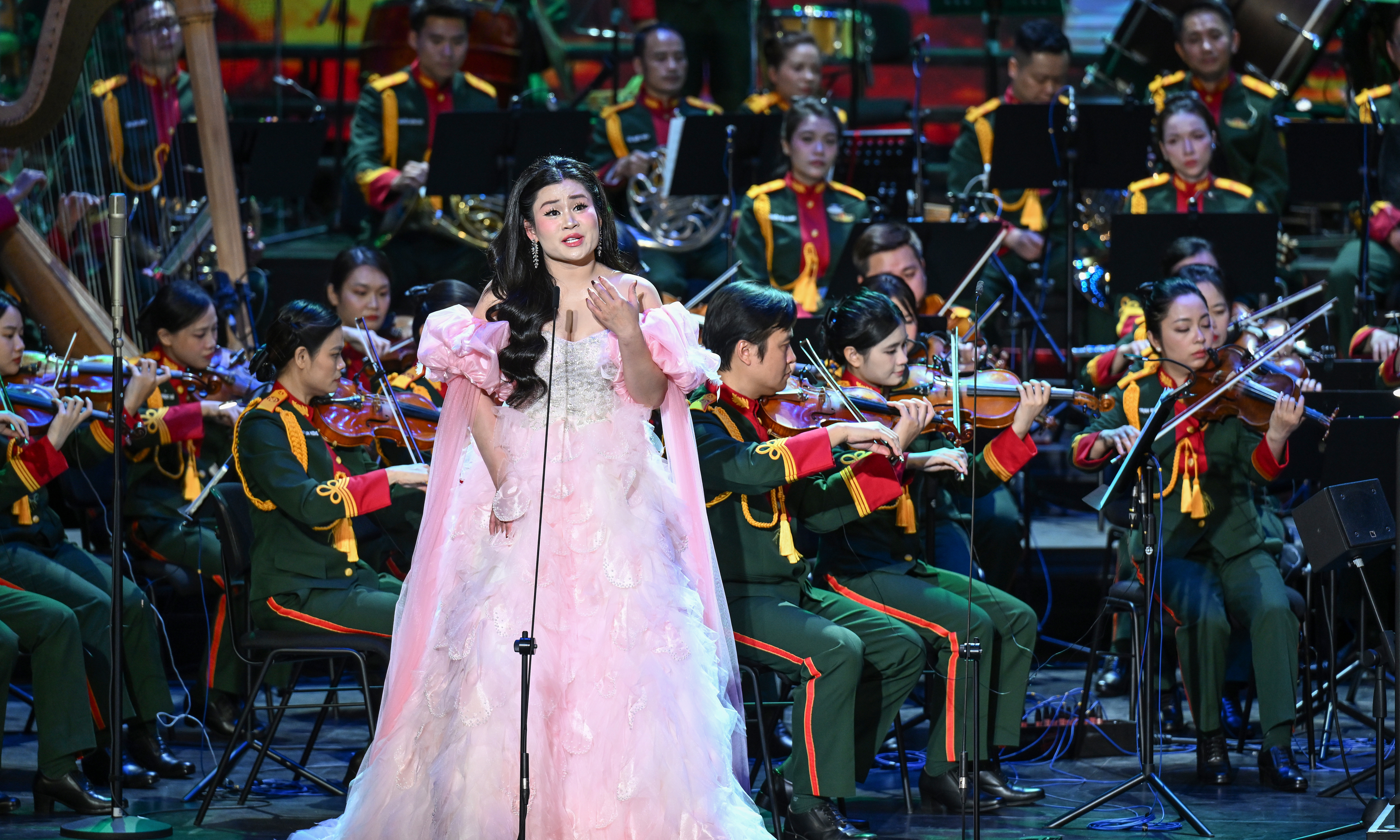 Nearly 200 artists perform at the debut of the Military Symphony Orchestra