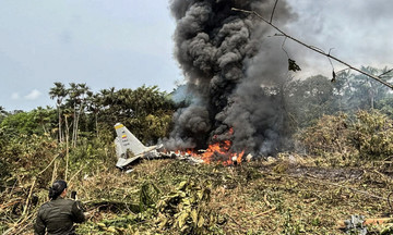Colombian military plane crashes during takeoff, 8 dead