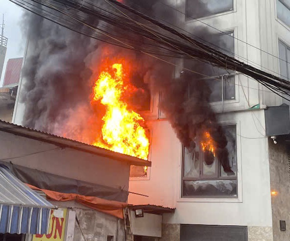 Fire in 6-story Hanoi house, 7 people escape