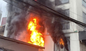 Fire in 6-story Hanoi house, 7 people escape