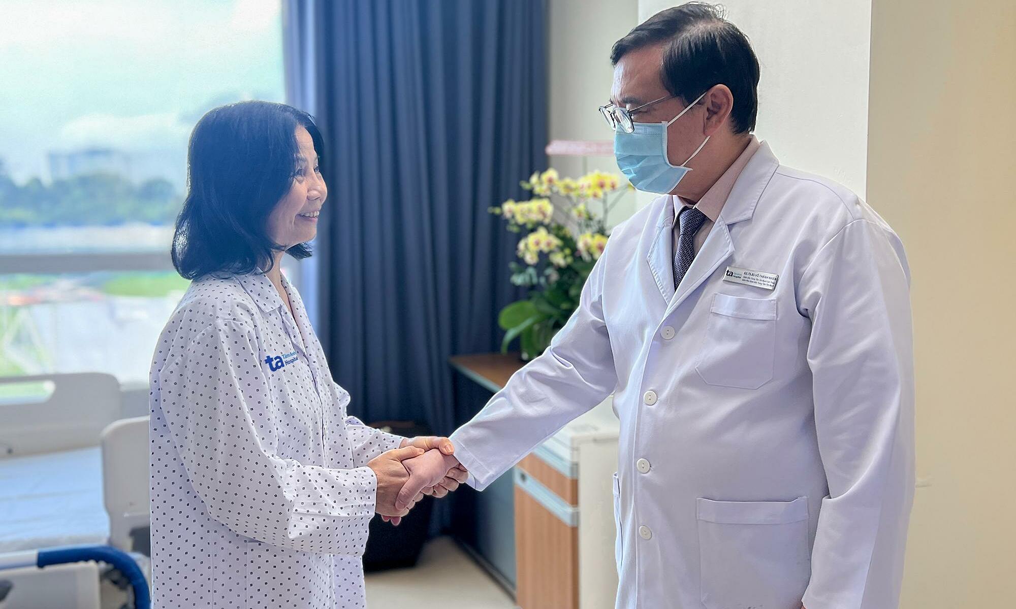 Heart valve replacement without open-chest surgery