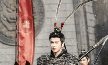 Period drama warrior's look criticized for 'excessive foundation'