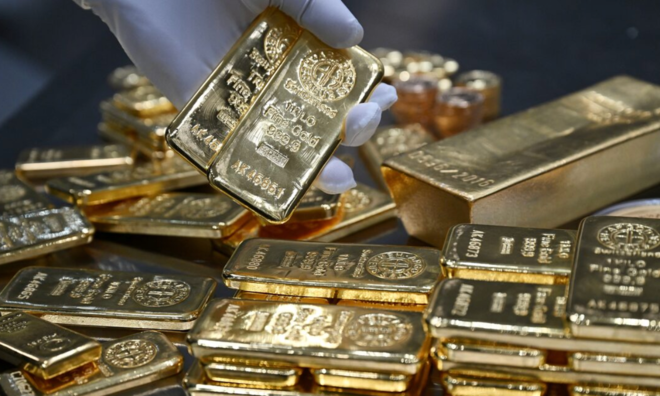 World gold price rises again