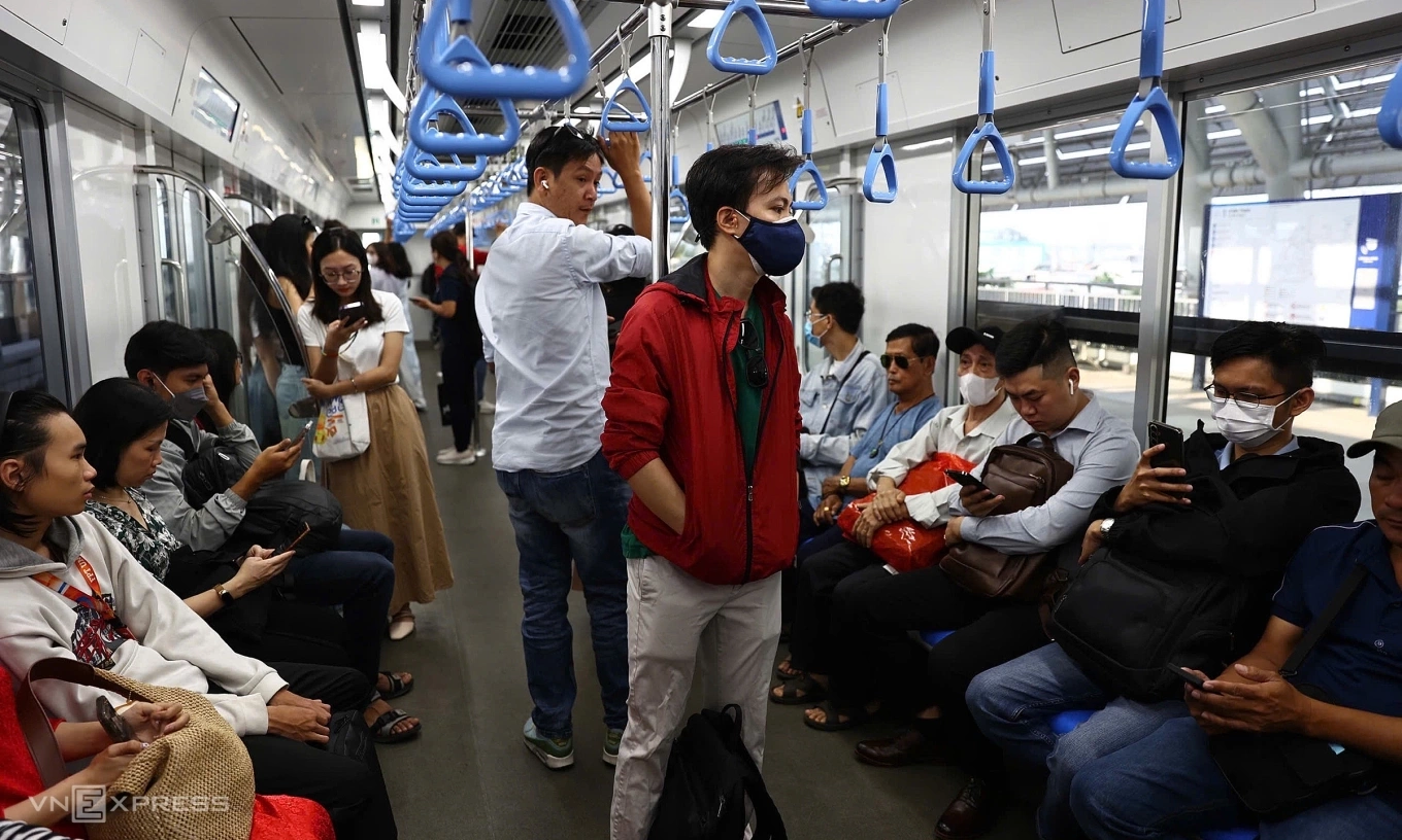 Passengers on Ben Thanh - Suoi Tien metro line surge