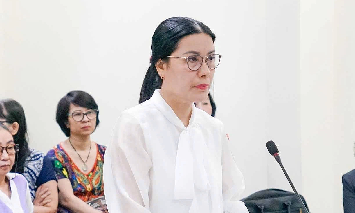 Former principal faces 4-5 years for illegally collecting one billion dong in tutoring fees