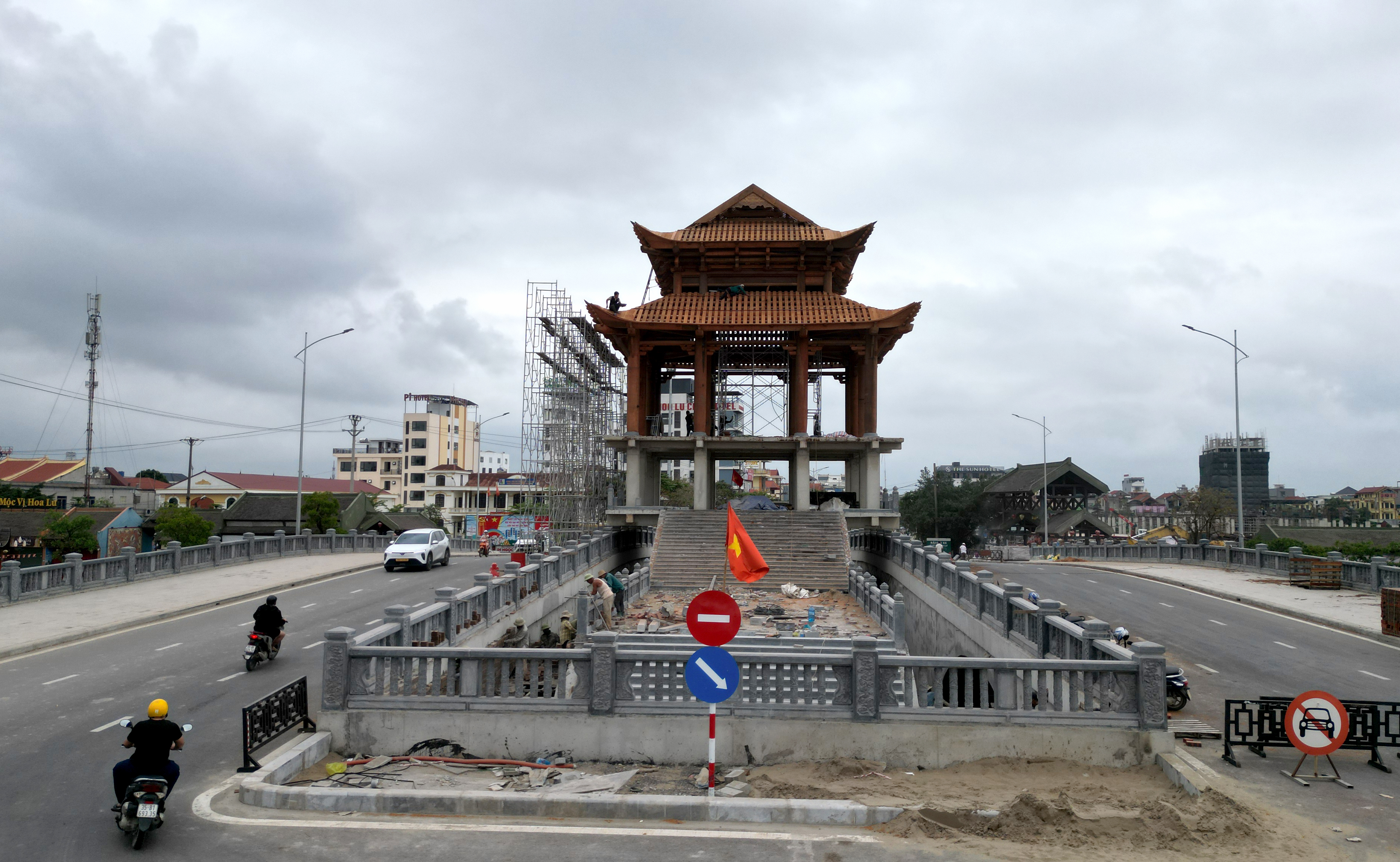 Two bridges with unique observation towers in Ninh Binh