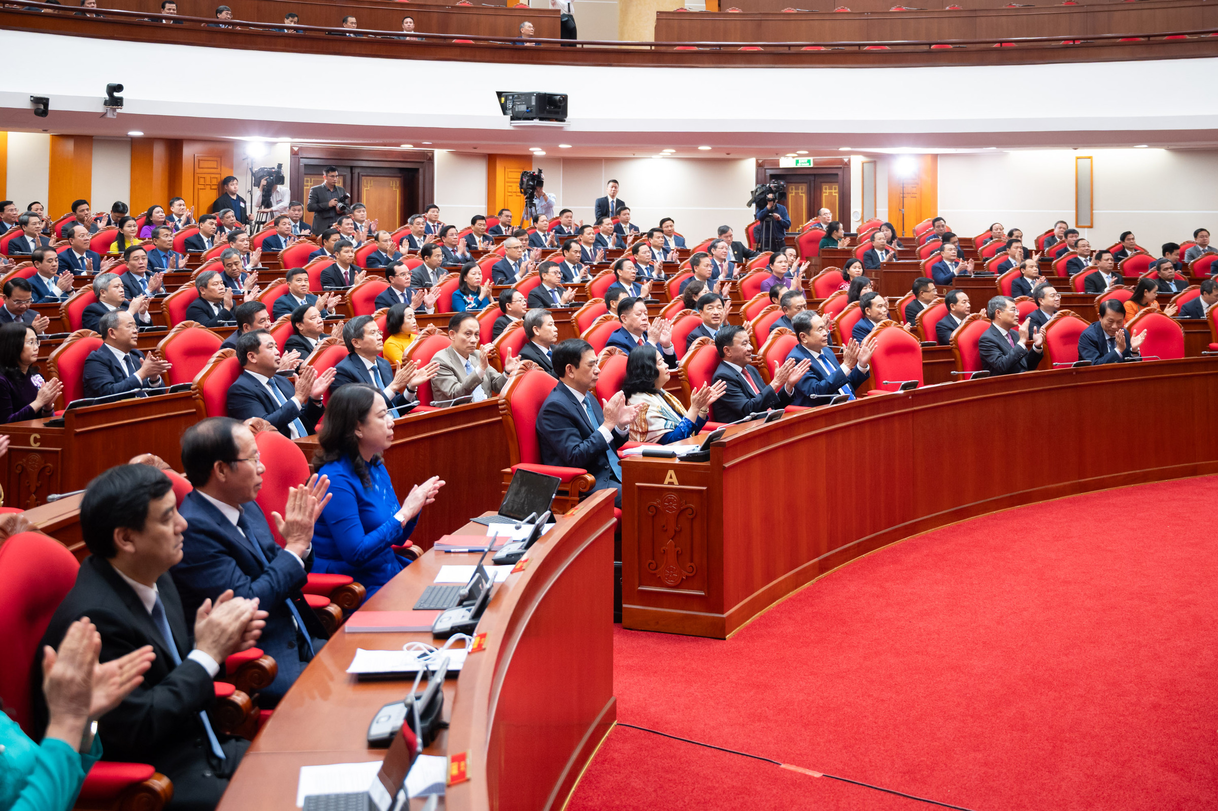 Delegates at the closing session of the 14th Party Central Committee's 2nd Plenum