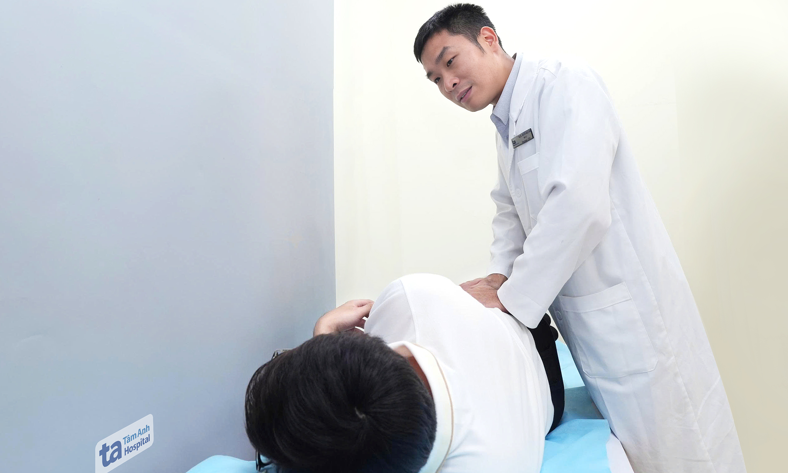 How long until you can walk after a pelvic fracture?