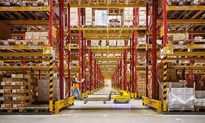 DHL deploys global warehouse robotization platform