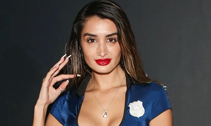 Model charged with seducing multiple wealthy older men