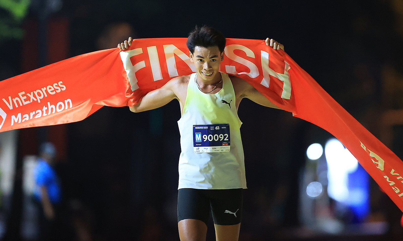 Khoi Huynh triumphs over Long 'di nhan', clinching Ho Chi Minh City Midnight Run championship