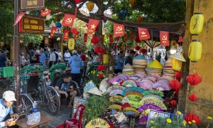 Hoi An ancient town sidewalks face business ban