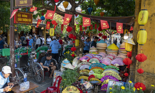 Hoi An ancient town sidewalks face business ban