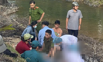 Two 9th-grade female students die while wading in a stream in Da Nang