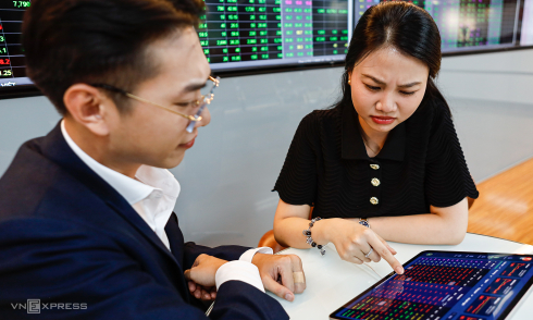 Bluechip stocks cause stock market to decline again