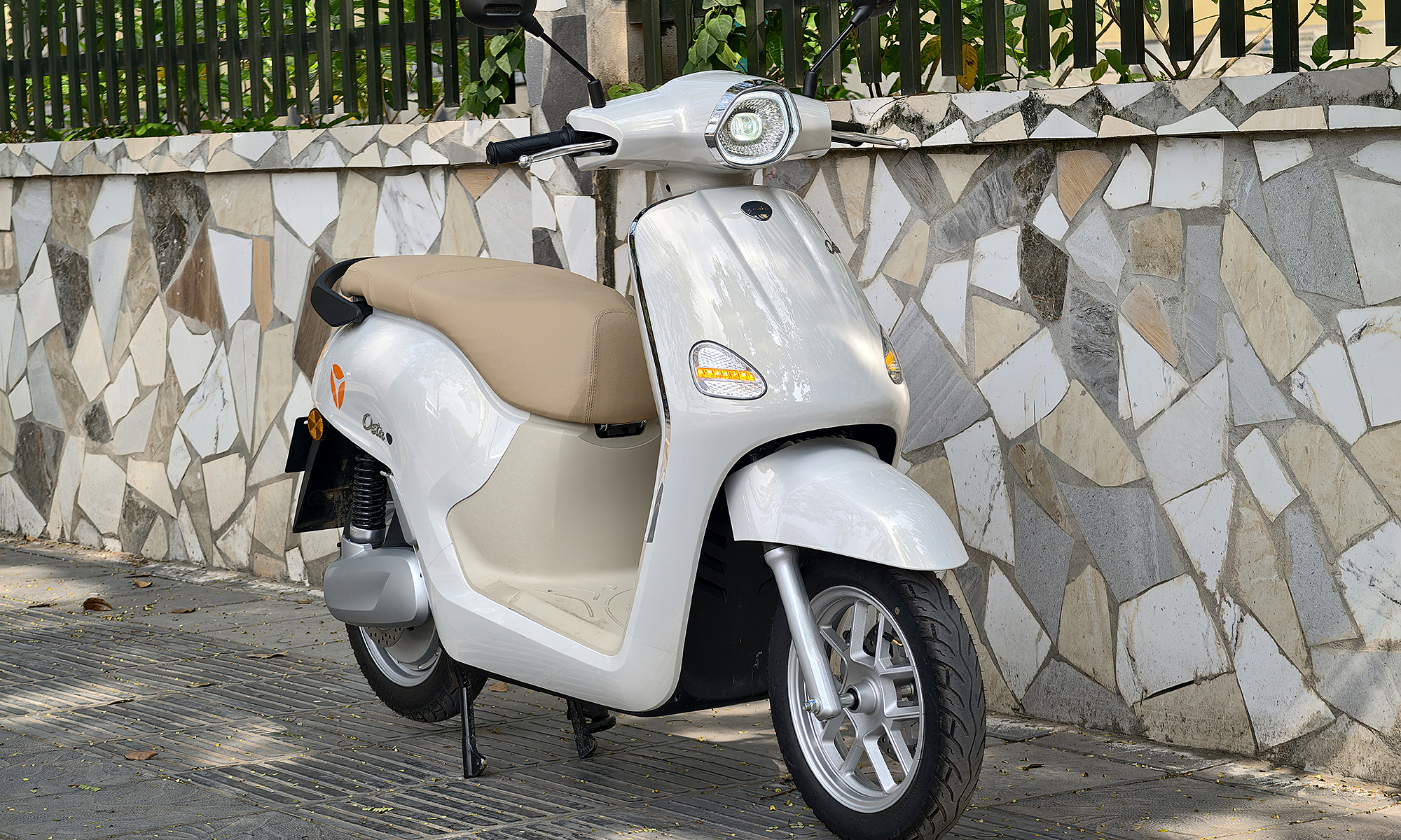 Yadea Osta – a feature-rich electric scooter