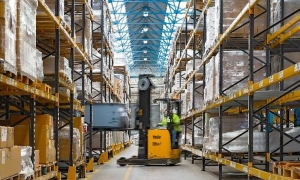 Reducing logistics costs by optimizing packaging lifecycle