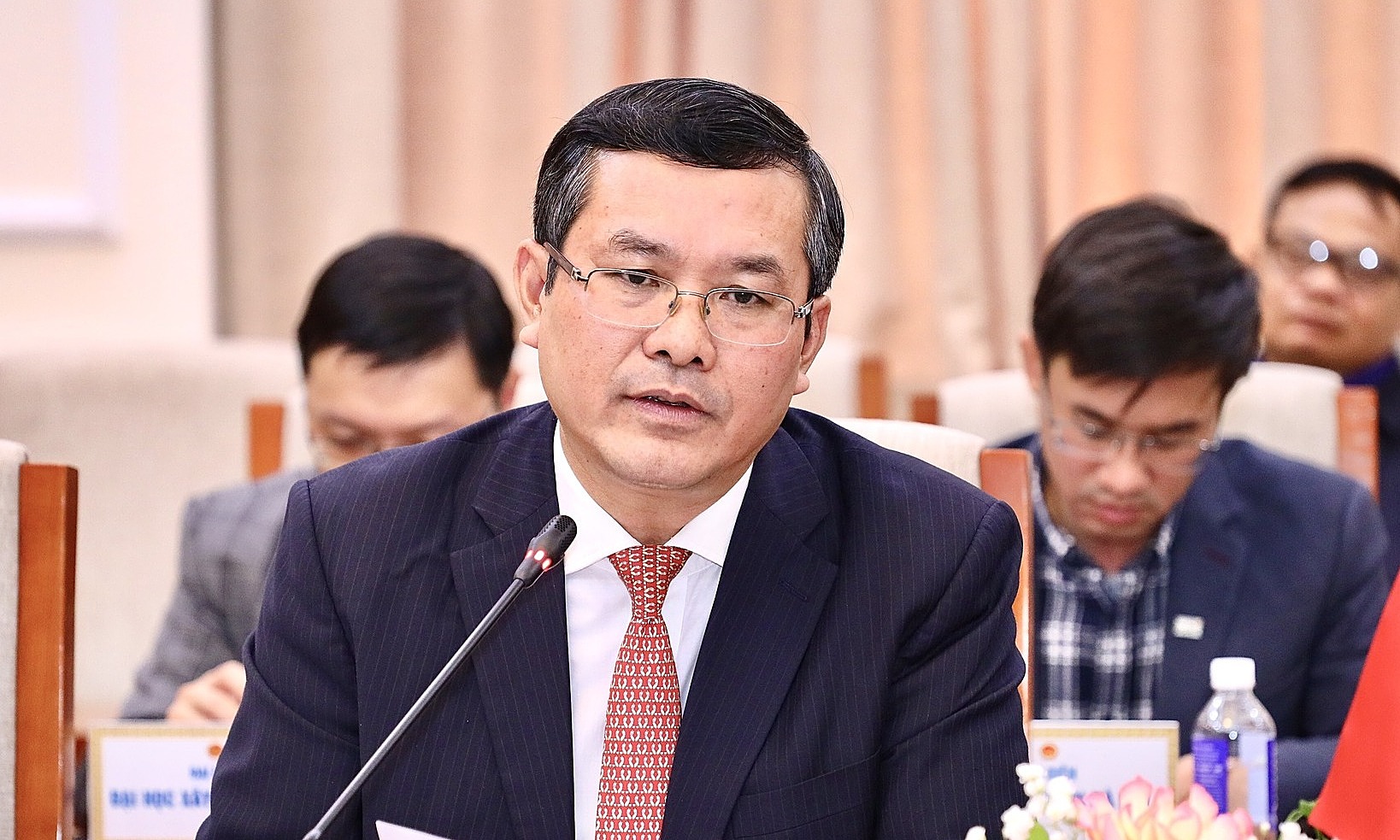 Nguyen Van Phuc steps down as deputy minister of education and training