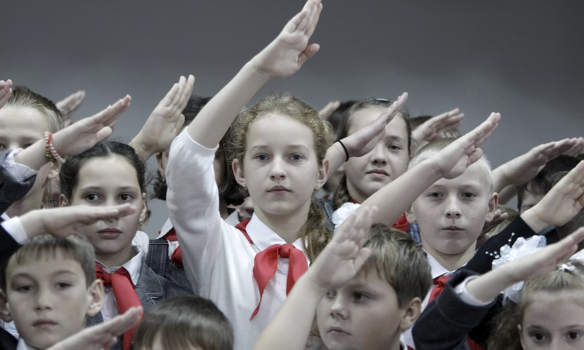 Why russians rarely smile at strangers?