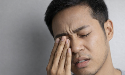 Causes of sharp eye pain