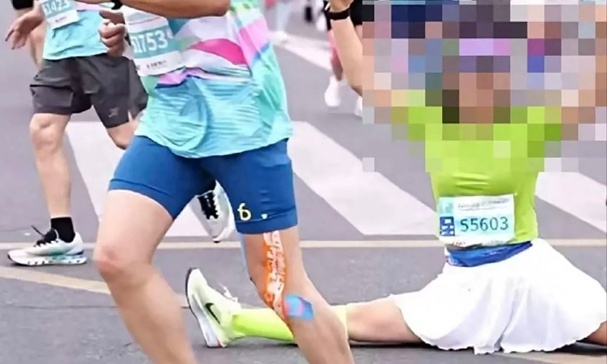 Chinese female runner penalized for doing splits on the course