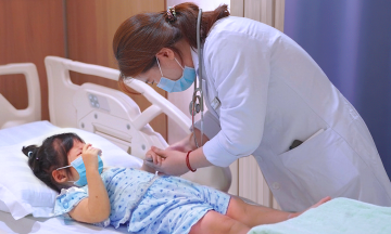 Early signs of hand, foot, and mouth disease in children