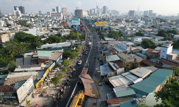 Traffic jam over one kilometer at Kenh Te Bridge