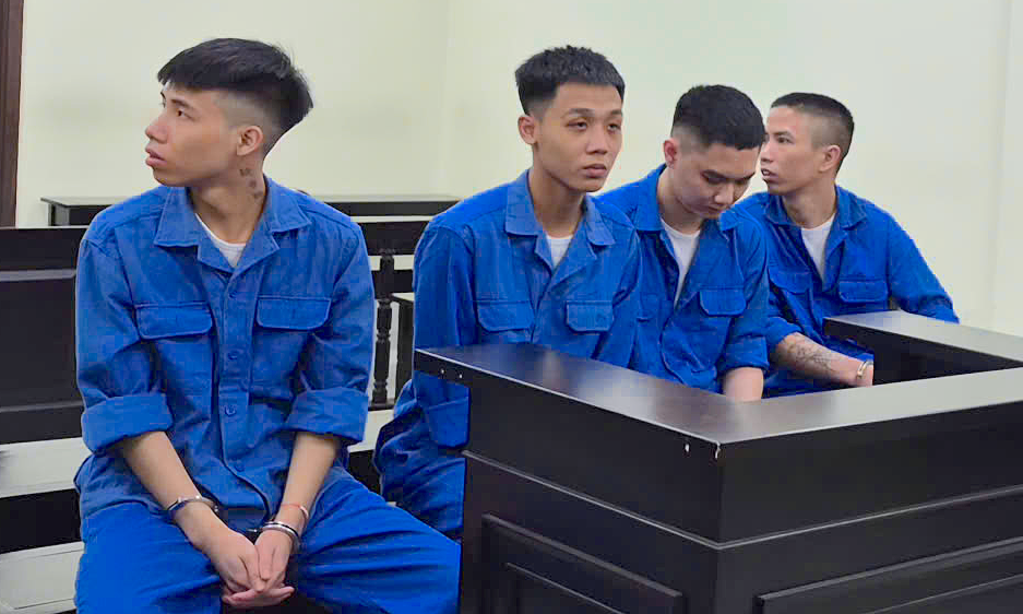 Four individuals impersonating police spent 15 hours daily luring and defrauding numerous victims